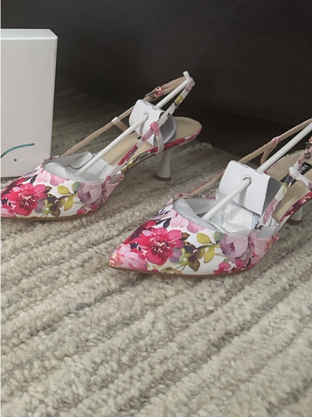 NWT Nine West White Slingback Floral Pointed Kitten Heels